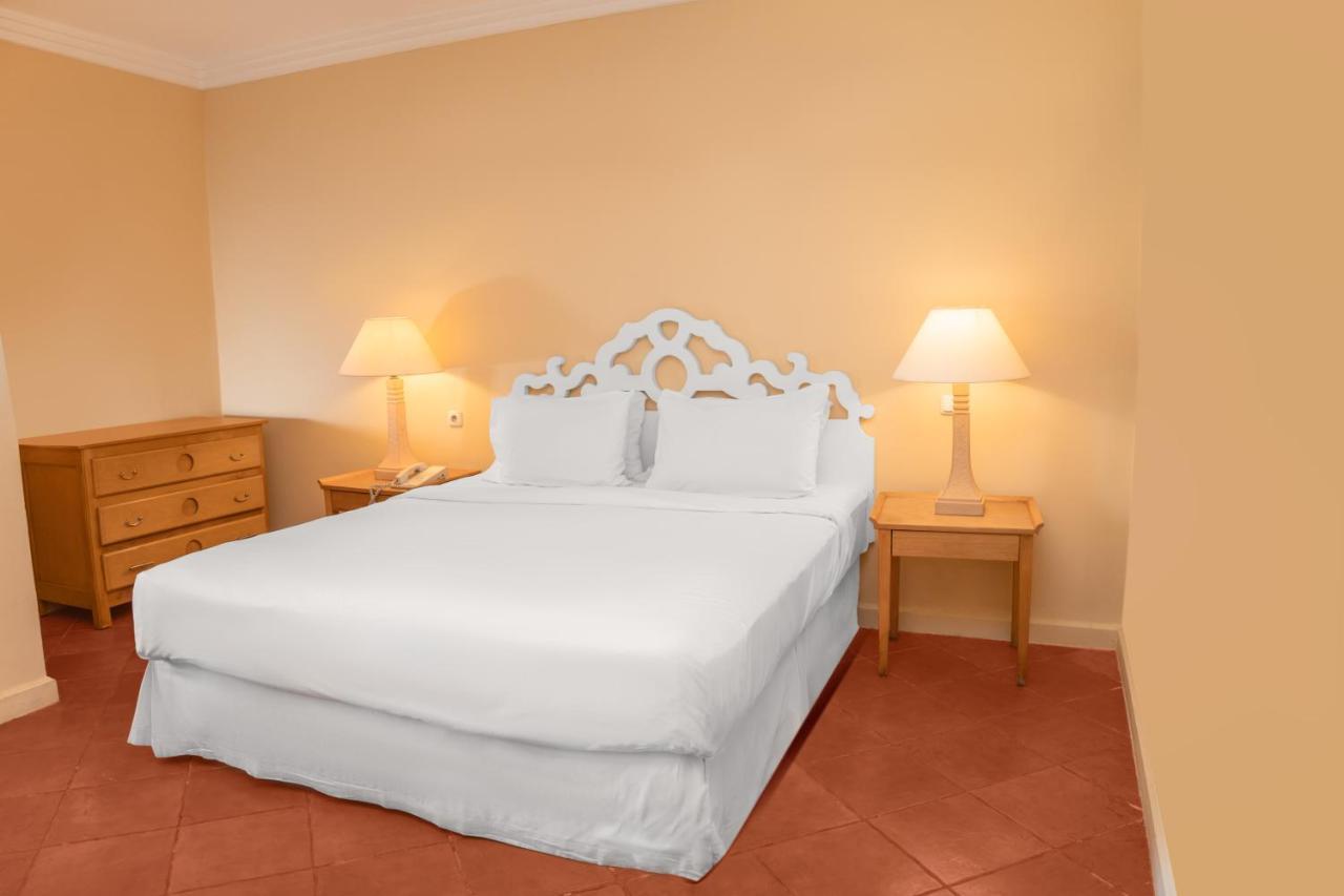 ホテル Sharm Dreams Vacation Club - Aqua Park エクステリア 写真 A bed with a bed skirt